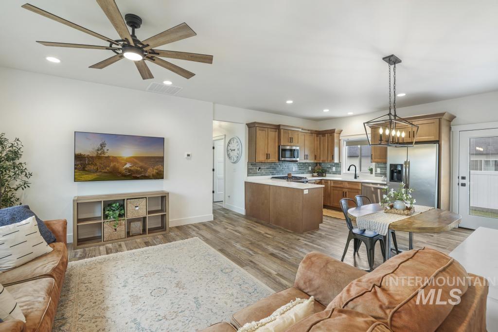 579 Pisces Ct., Twin Falls, Idaho 83301, 4 Bedrooms, 2.5 Bathrooms, Residential For Sale, Price $440,000,MLS 98967264