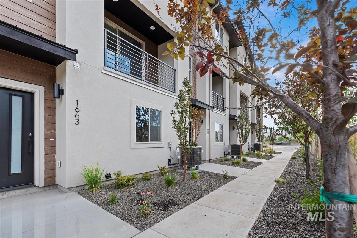 1659 W Burlison Ln., Boise, Idaho 83705, 3 Bedrooms, 3.5 Bathrooms, Residential For Sale, Price $466,880,MLS 98967273