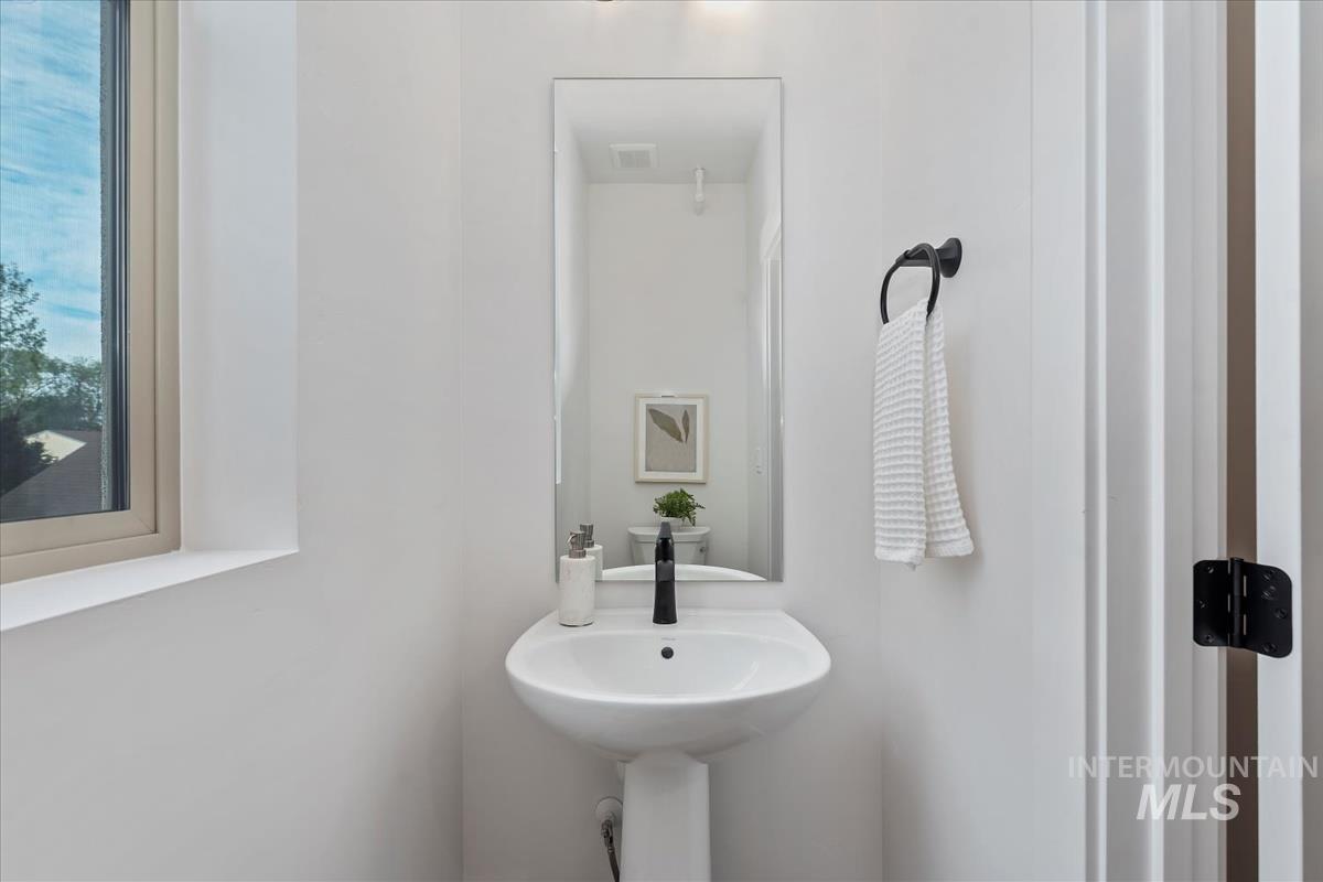 1659 W Burlison Ln., Boise, Idaho 83705, 3 Bedrooms, 3.5 Bathrooms, Residential For Sale, Price $466,880,MLS 98967273