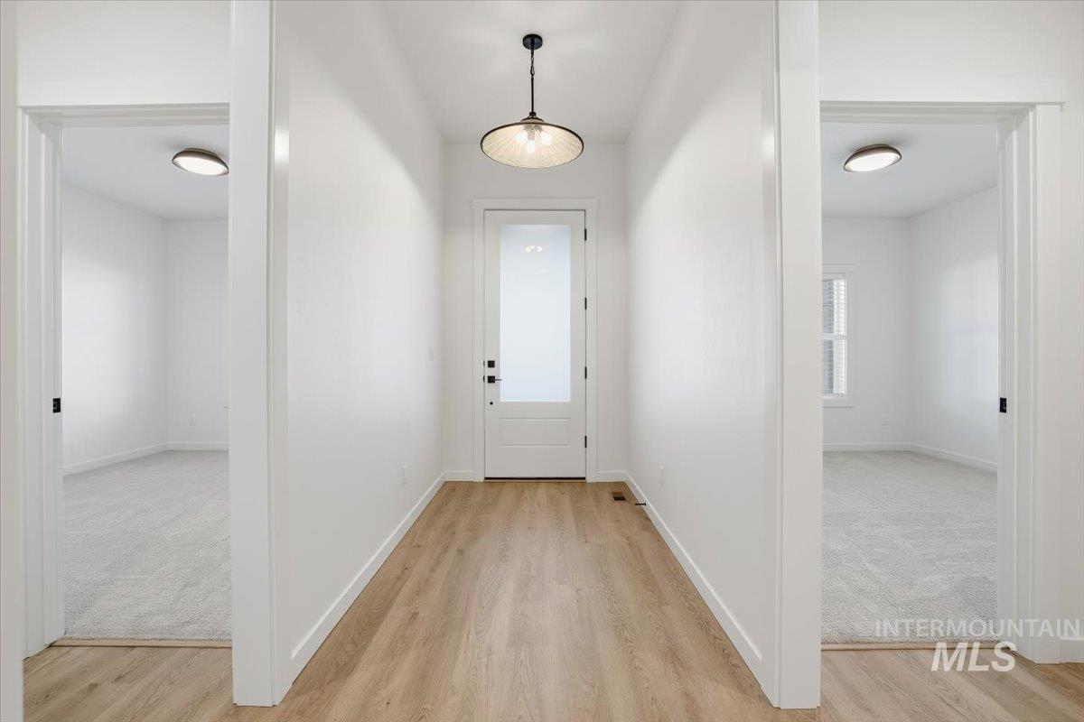 1008 Whitewater Way, Emmett, Idaho 83617, 3 Bedrooms, 2 Bathrooms, Residential For Sale, Price $519,900,MLS 98967277