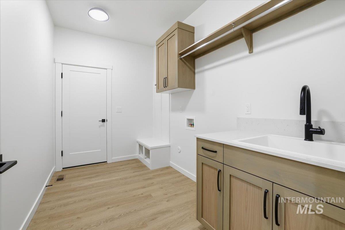 1008 Whitewater Way, Emmett, Idaho 83617, 3 Bedrooms, 2 Bathrooms, Residential For Sale, Price $519,900,MLS 98967277