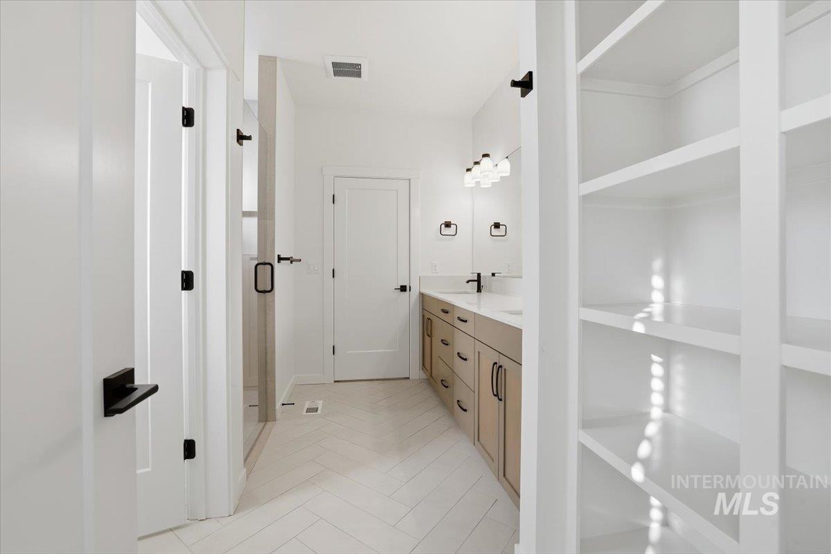 1008 Whitewater Way, Emmett, Idaho 83617, 3 Bedrooms, 2 Bathrooms, Residential For Sale, Price $519,900,MLS 98967277