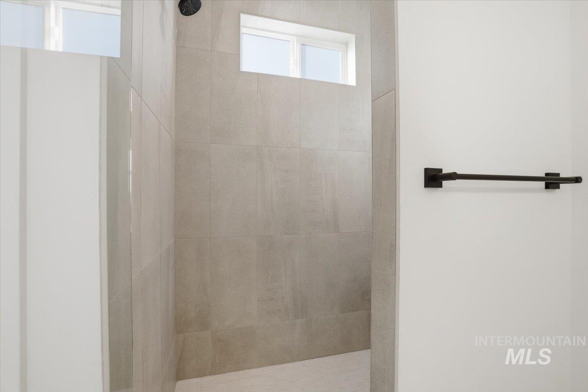 1008 Whitewater Way, Emmett, Idaho 83617, 3 Bedrooms, 2 Bathrooms, Residential For Sale, Price $519,900,MLS 98967277