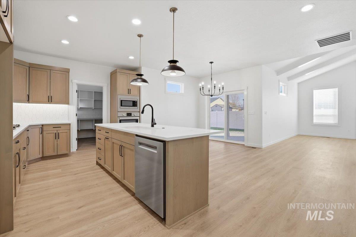 1008 Whitewater Way, Emmett, Idaho 83617, 3 Bedrooms, 2 Bathrooms, Residential For Sale, Price $519,900,MLS 98967277