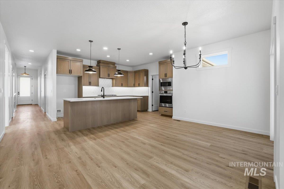 1008 Whitewater Way, Emmett, Idaho 83617, 3 Bedrooms, 2 Bathrooms, Residential For Sale, Price $519,900,MLS 98967277