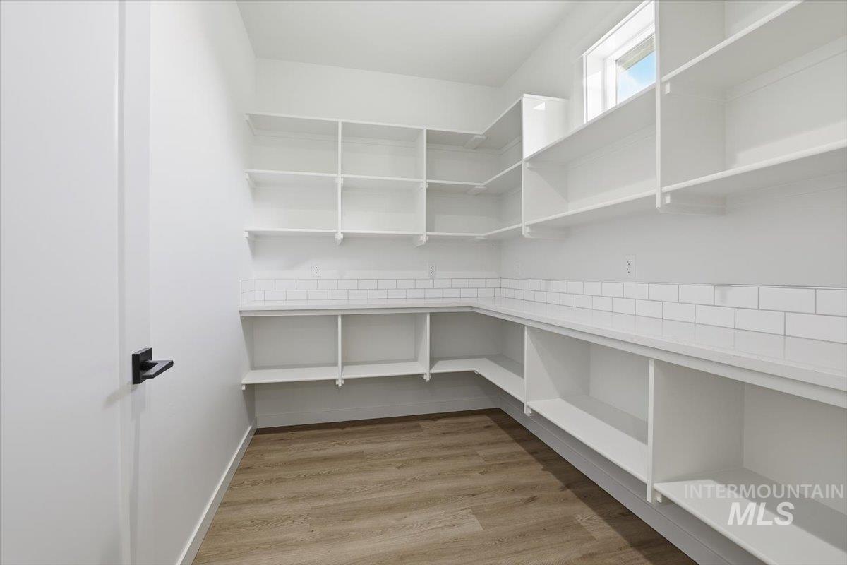 1008 Whitewater Way, Emmett, Idaho 83617, 3 Bedrooms, 2 Bathrooms, Residential For Sale, Price $519,900,MLS 98967277