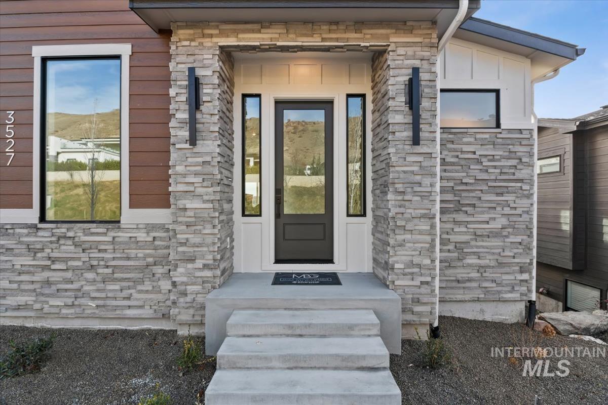 3527 E Warm Springs Ave, Boise, Idaho 83716, 3 Bedrooms, 2.5 Bathrooms, Residential For Sale, Price $889,900,MLS 98967282