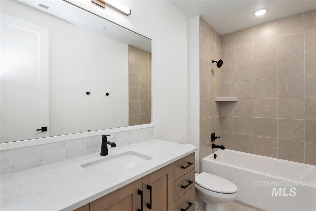 3527 E Warm Springs Ave, Boise, Idaho 83716, 3 Bedrooms, 2.5 Bathrooms, Residential For Sale, Price $889,900,MLS 98967282