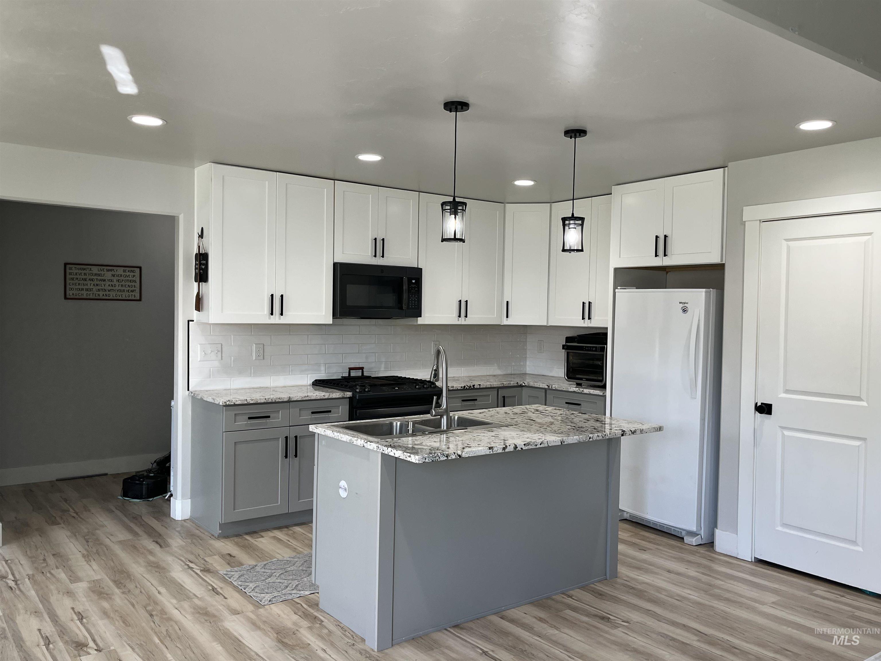 808 Adell Ave, Filer, Idaho 83328-5340, 4 Bedrooms, 2 Bathrooms, Residential For Sale, Price $355,000,MLS 98967286