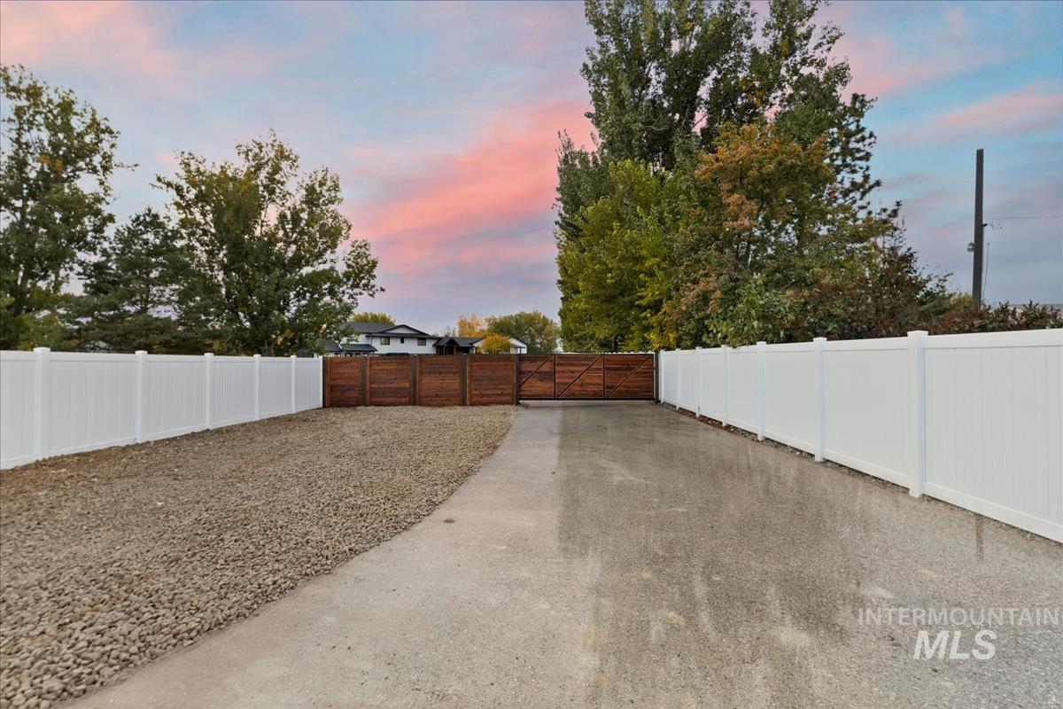 1417 N Kcid Rd, Caldwell, Idaho 83605, 6 Bedrooms, 6.5 Bathrooms, Residential For Sale, Price $1,875,000, 98967305