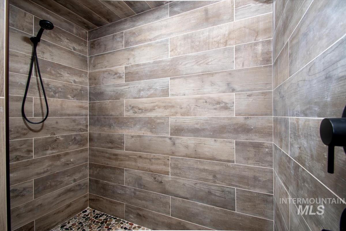 1417 N Kcid Rd, Caldwell, Idaho 83605, 6 Bedrooms, 6.5 Bathrooms, Residential For Sale, Price $1,895,000,MLS 98967305