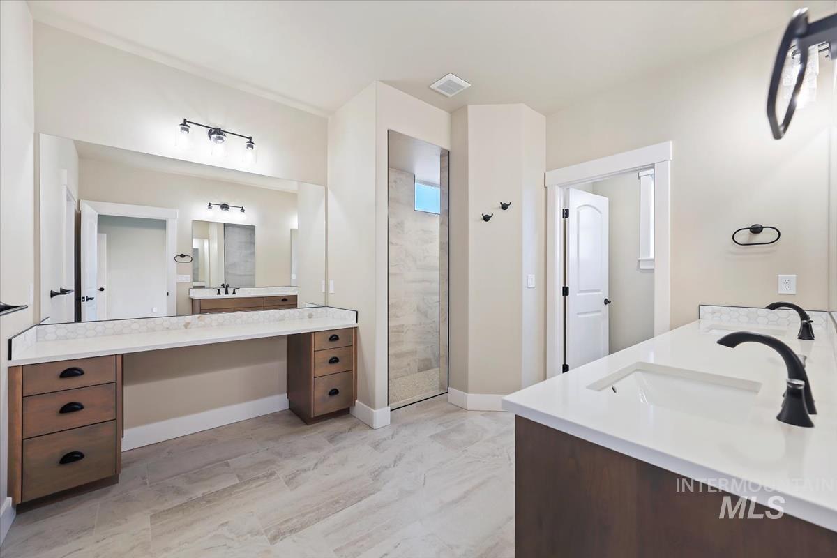 11234 W Tara Iti Ln, Kuna, Idaho 83634, 3 Bedrooms, 3 Bathrooms, Residential For Sale, Price $728,880,MLS 98967315