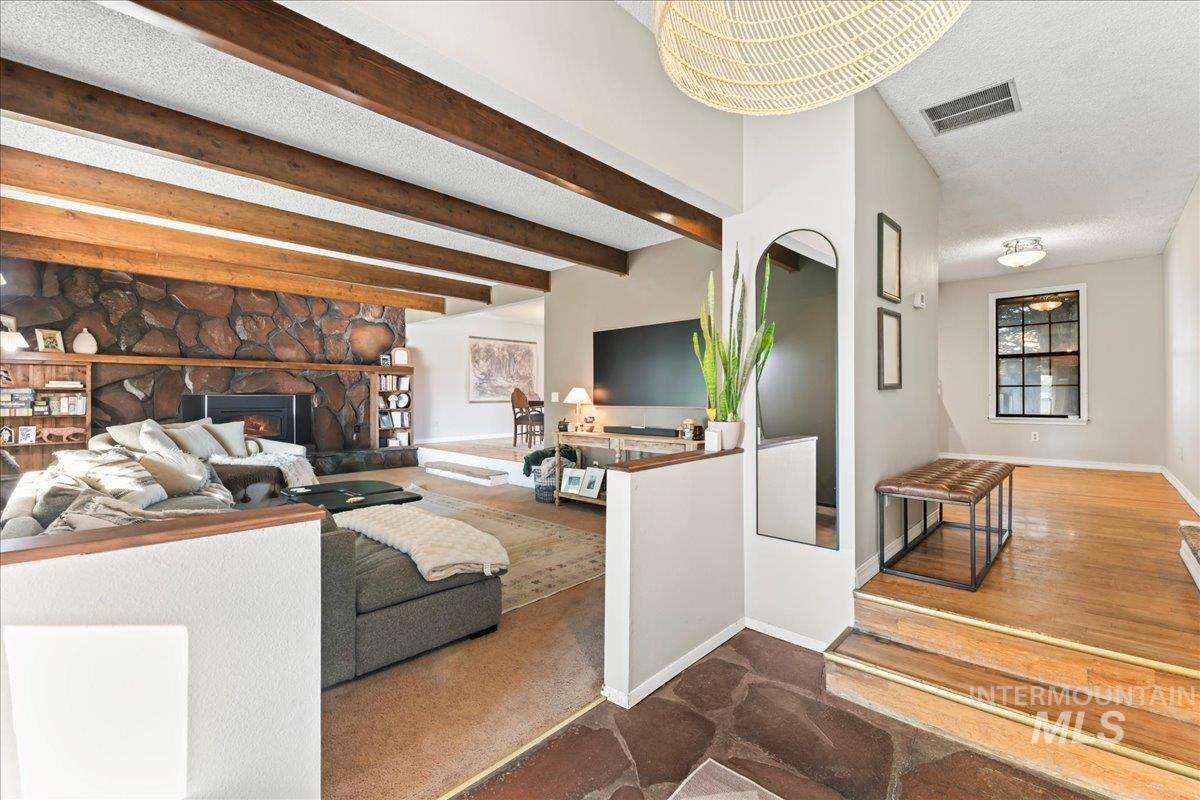 1375 Owyhee Dr, Mountain Home, Idaho 83647, 4 Bedrooms, 2.5 Bathrooms, Residential For Sale, Price $410,000,MLS 98967316