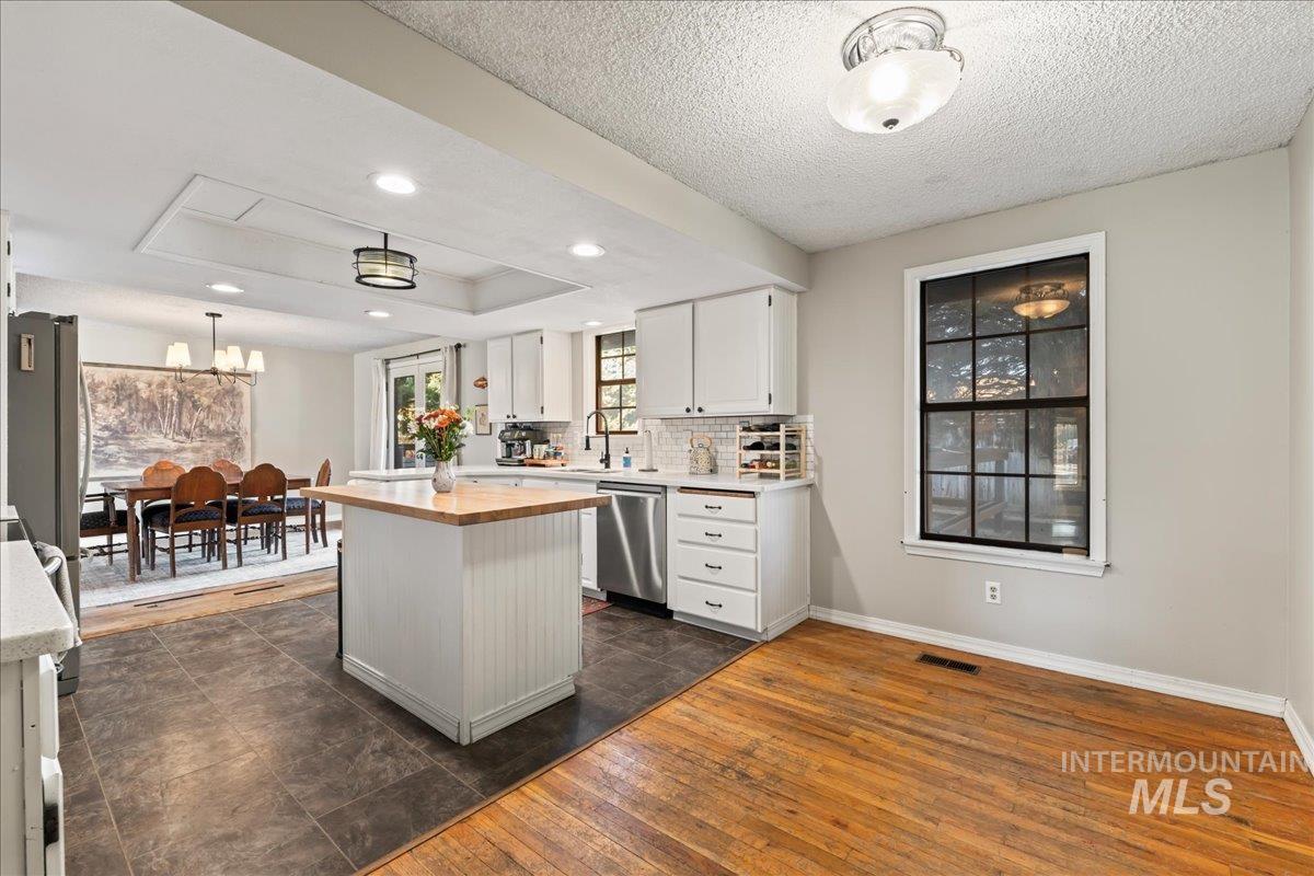 1375 Owyhee Dr, Mountain Home, Idaho 83647, 4 Bedrooms, 2.5 Bathrooms, Residential For Sale, Price $410,000,MLS 98967316