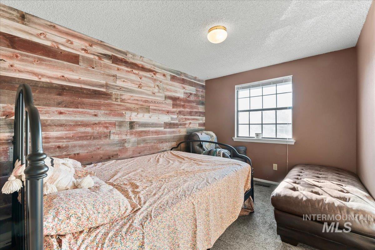 1375 Owyhee Dr, Mountain Home, Idaho 83647, 4 Bedrooms, 2.5 Bathrooms, Residential For Sale, Price $410,000,MLS 98967316