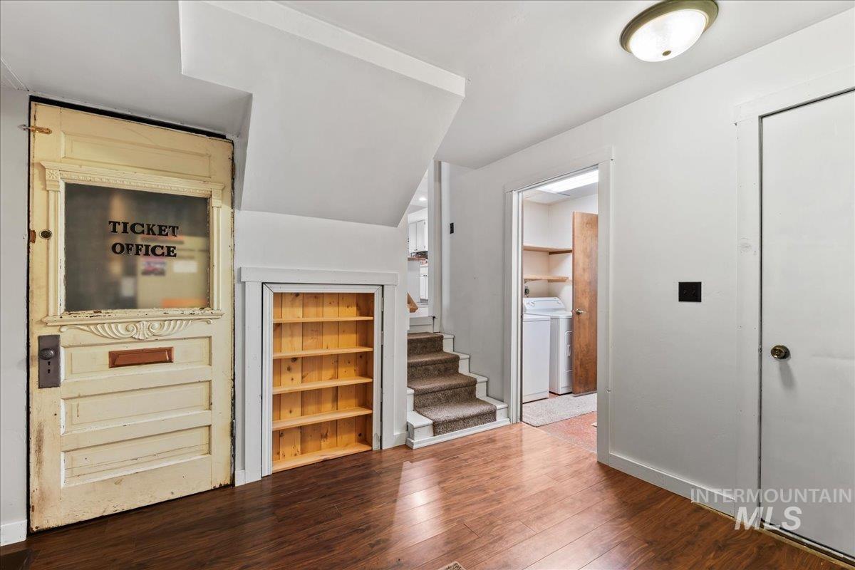 1375 Owyhee Dr, Mountain Home, Idaho 83647, 4 Bedrooms, 2.5 Bathrooms, Residential For Sale, Price $410,000,MLS 98967316