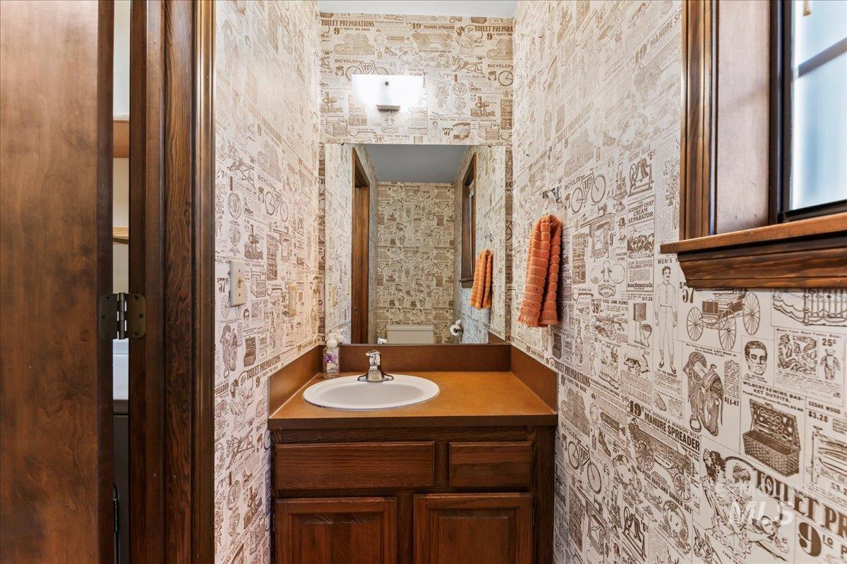 1375 Owyhee Dr, Mountain Home, Idaho 83647, 4 Bedrooms, 2.5 Bathrooms, Residential For Sale, Price $410,000,MLS 98967316