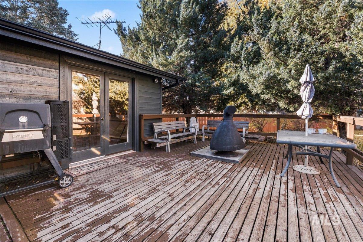 1375 Owyhee Dr, Mountain Home, Idaho 83647, 4 Bedrooms, 2.5 Bathrooms, Residential For Sale, Price $410,000,MLS 98967316