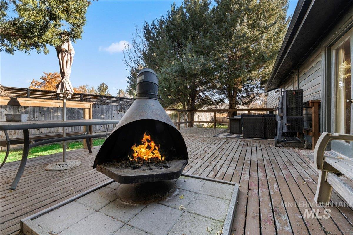 1375 Owyhee Dr, Mountain Home, Idaho 83647, 4 Bedrooms, 2.5 Bathrooms, Residential For Sale, Price $410,000,MLS 98967316