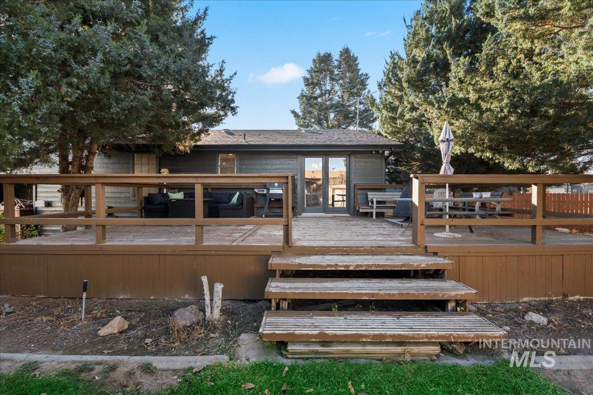 1375 Owyhee Dr, Mountain Home, Idaho 83647, 4 Bedrooms, 2.5 Bathrooms, Residential For Sale, Price $410,000,MLS 98967316