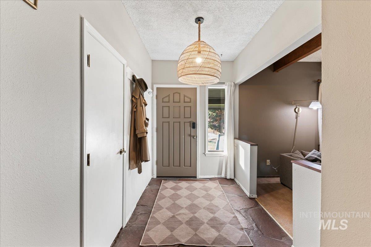 1375 Owyhee Dr, Mountain Home, Idaho 83647, 4 Bedrooms, 2.5 Bathrooms, Residential For Sale, Price $410,000,MLS 98967316