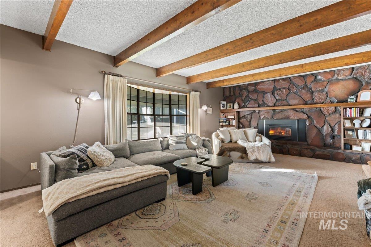 1375 Owyhee Dr, Mountain Home, Idaho 83647, 4 Bedrooms, 2.5 Bathrooms, Residential For Sale, Price $410,000,MLS 98967316