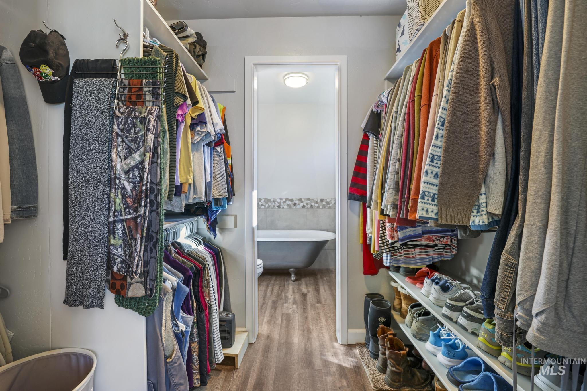 1225 E 4325 N, Buhl, Idaho 83316, 3 Bedrooms, 2 Bathrooms, Residential For Sale, Price $699,000,MLS 98967326