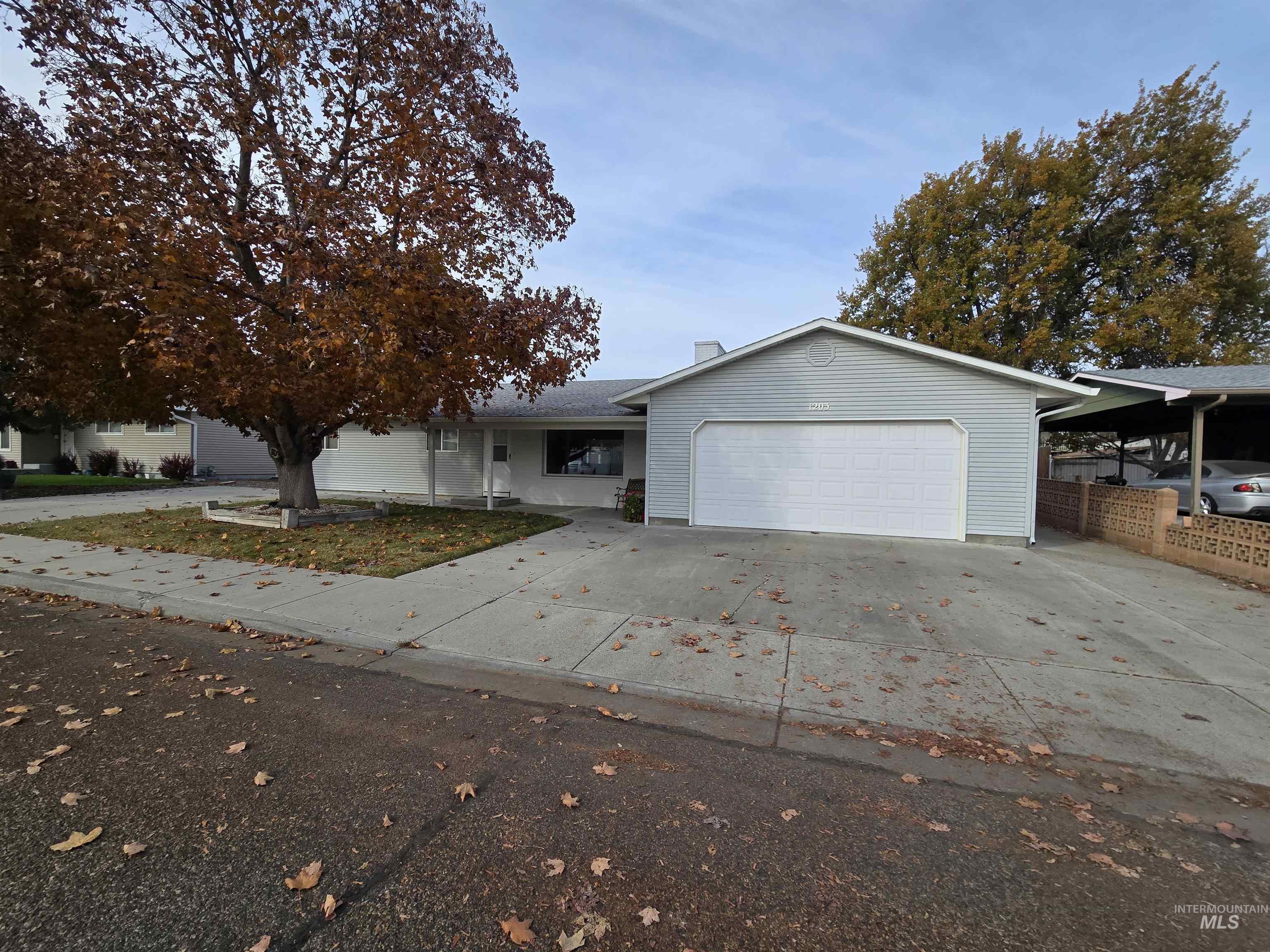 1203 Sears Dr., Ontario, Oregon 97914, 4 Bedrooms, 1.5 Bathrooms, Residential For Sale, Price $384,500,MLS 98967328