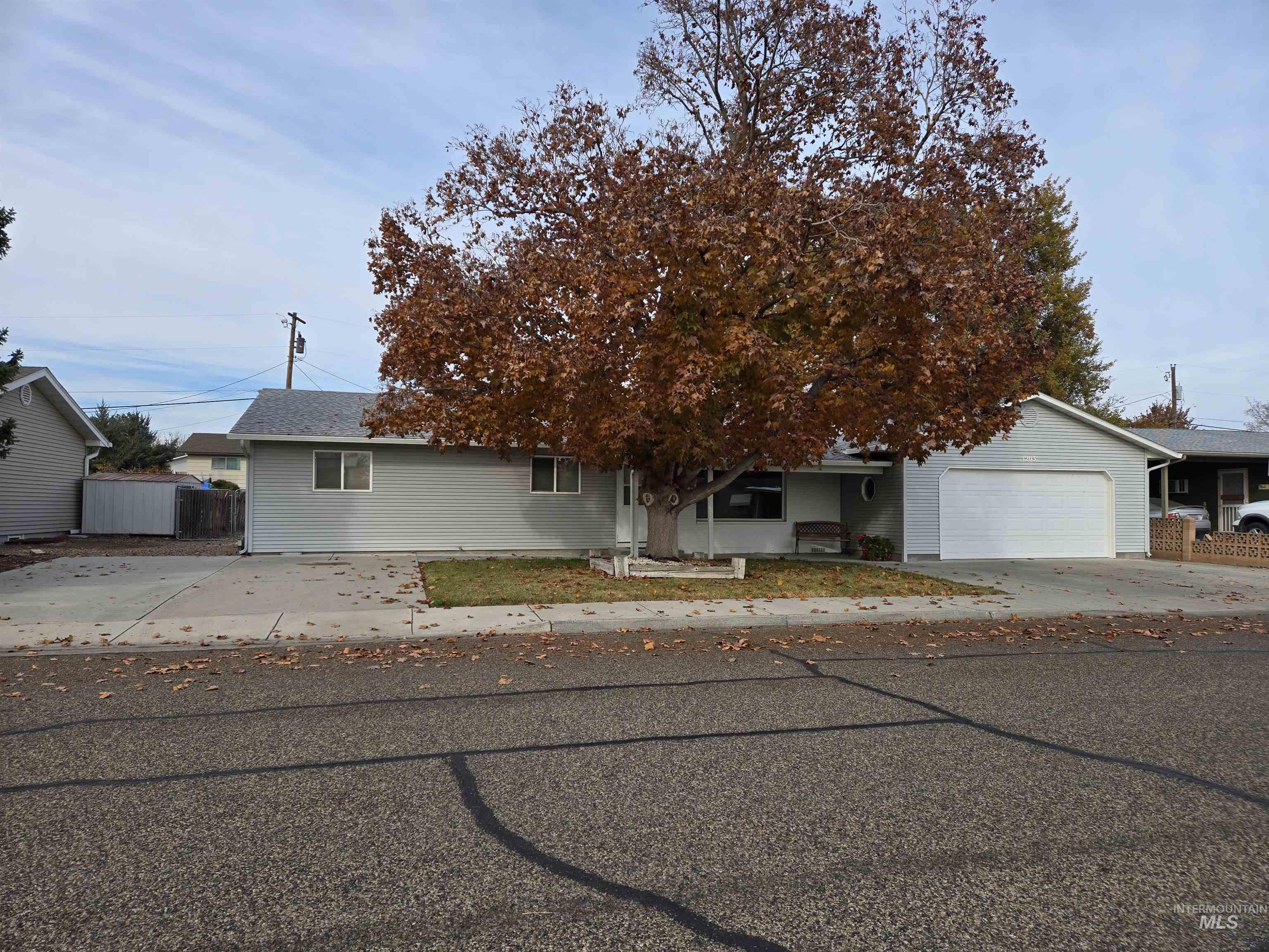 1203 Sears Dr., Ontario, Oregon 97914, 4 Bedrooms, 1.5 Bathrooms, Residential For Sale, Price $384,500,MLS 98967328