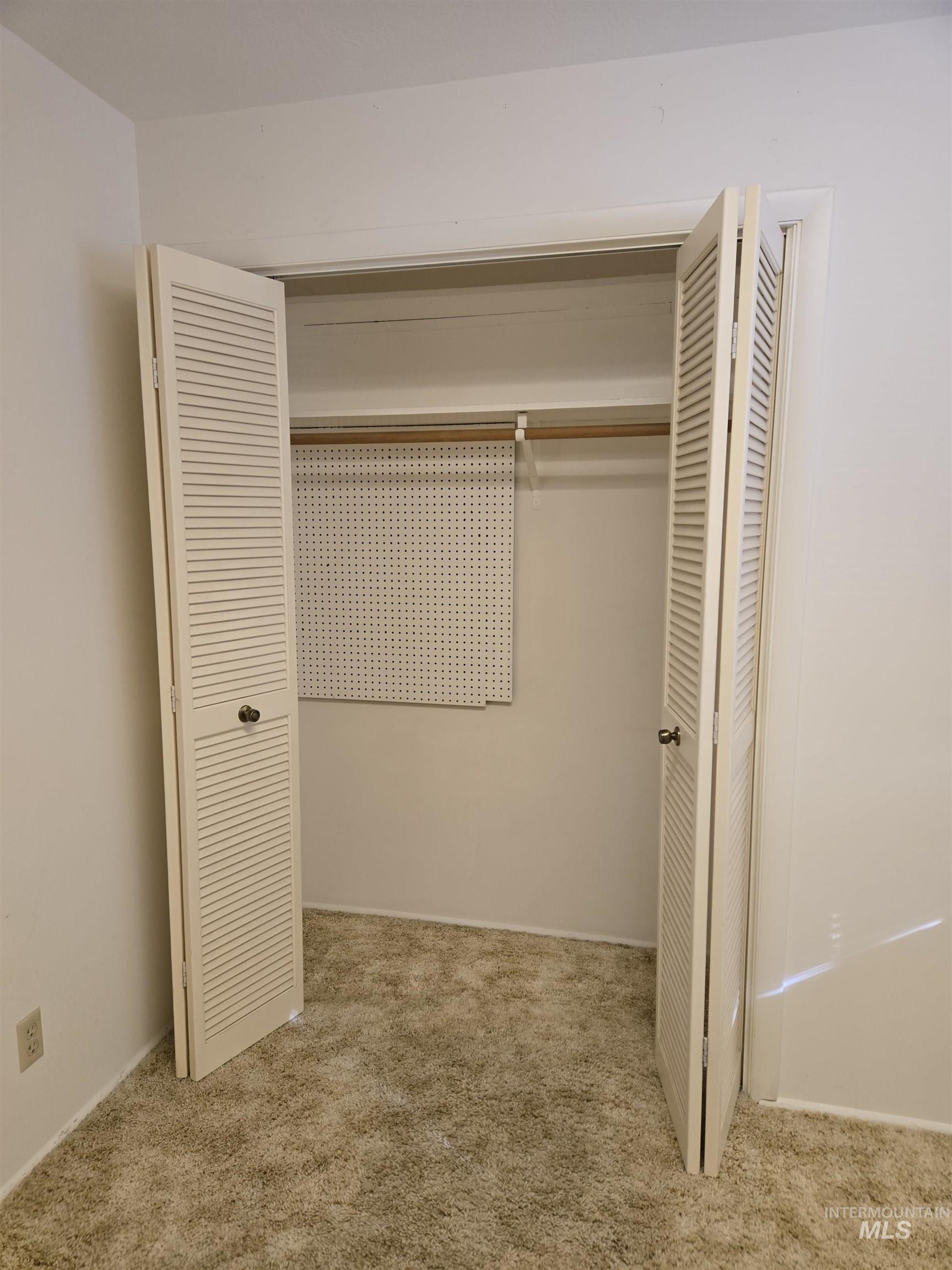 1203 Sears Dr., Ontario, Oregon 97914, 4 Bedrooms, 1.5 Bathrooms, Residential For Sale, Price $384,500,MLS 98967328