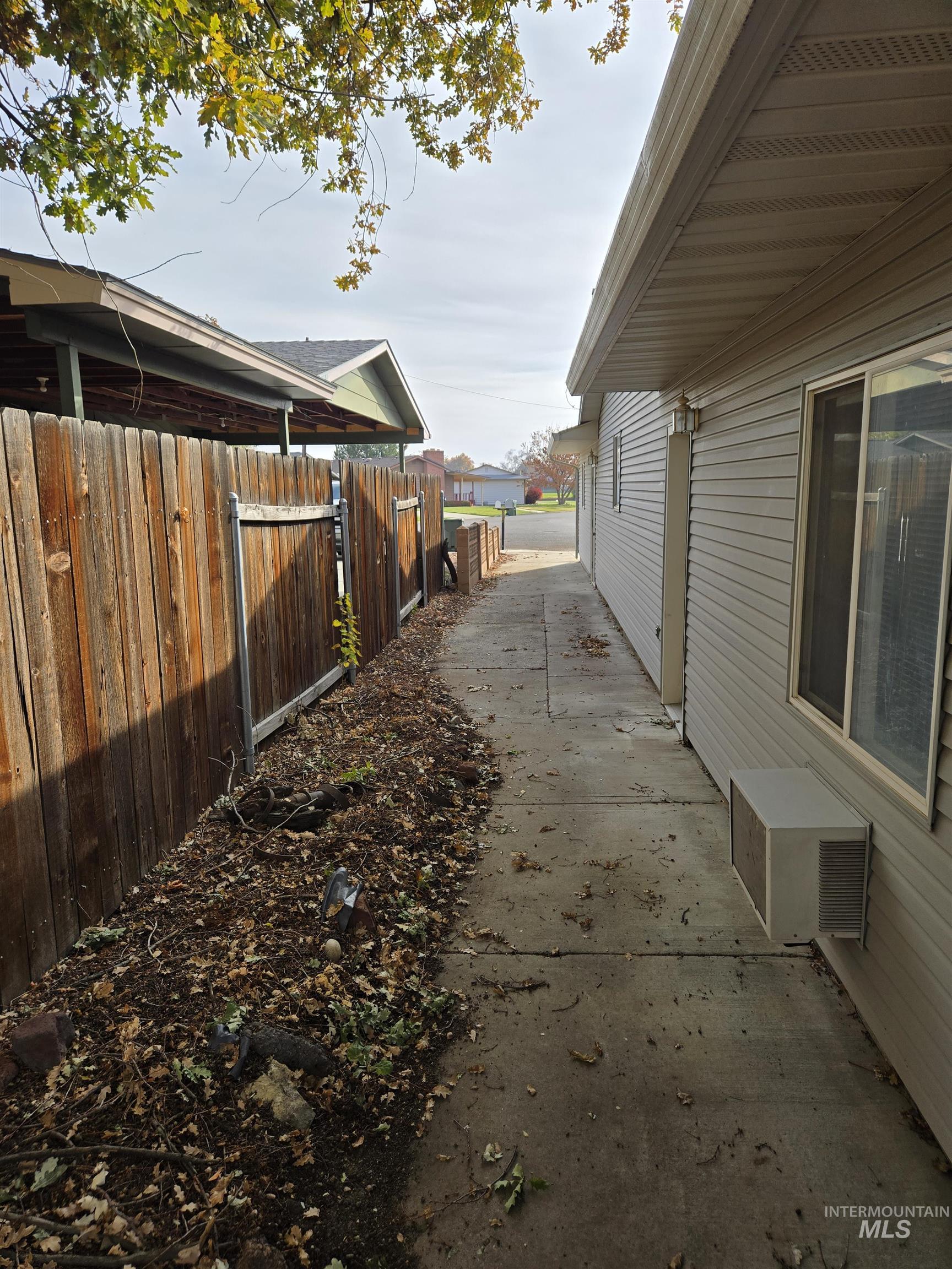 1203 Sears Dr., Ontario, Oregon 97914, 4 Bedrooms, 1.5 Bathrooms, Residential For Sale, Price $384,500,MLS 98967328