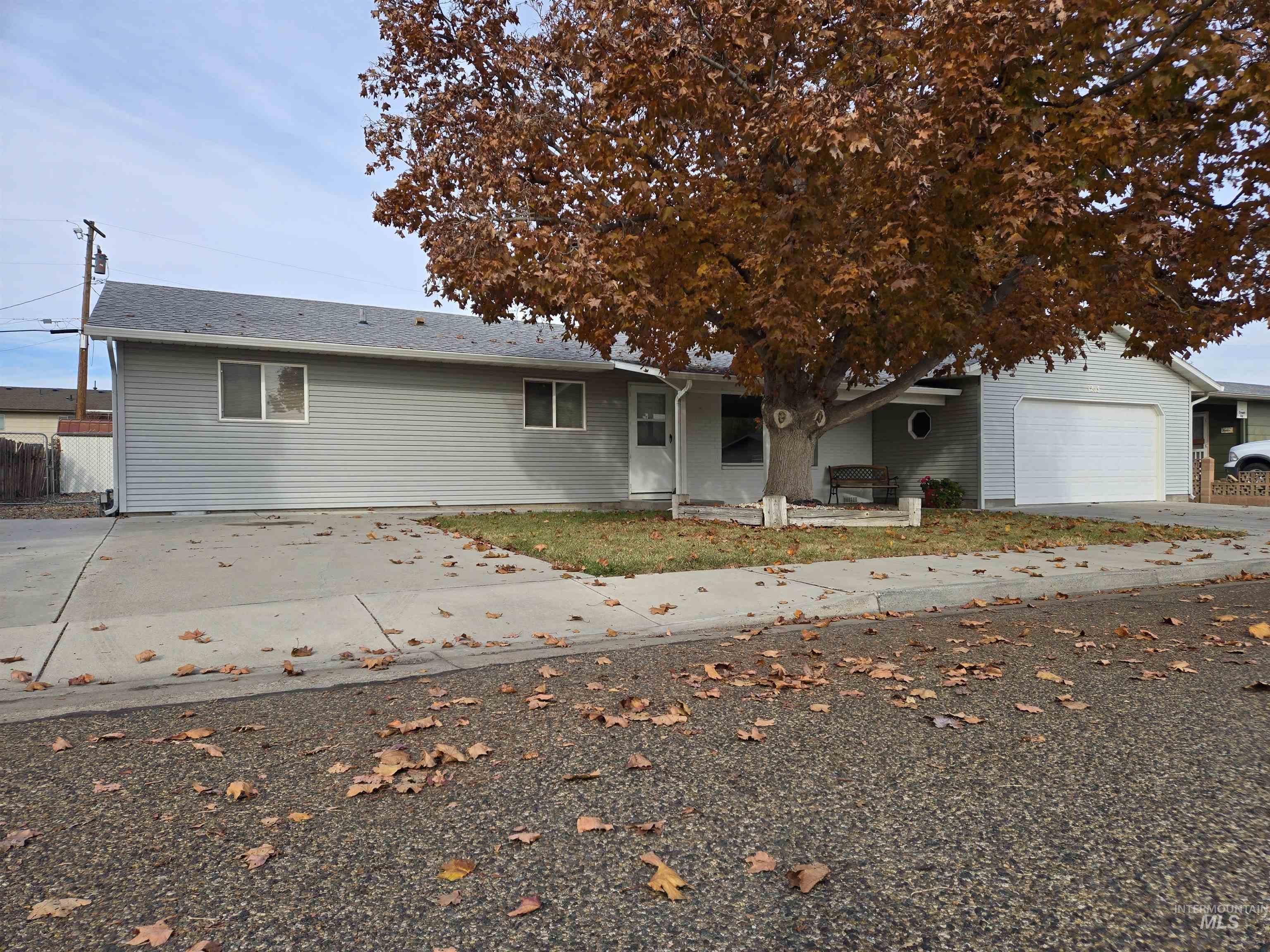 1203 Sears Dr., Ontario, Oregon 97914, 4 Bedrooms, 1.5 Bathrooms, Residential For Sale, Price $384,500,MLS 98967328