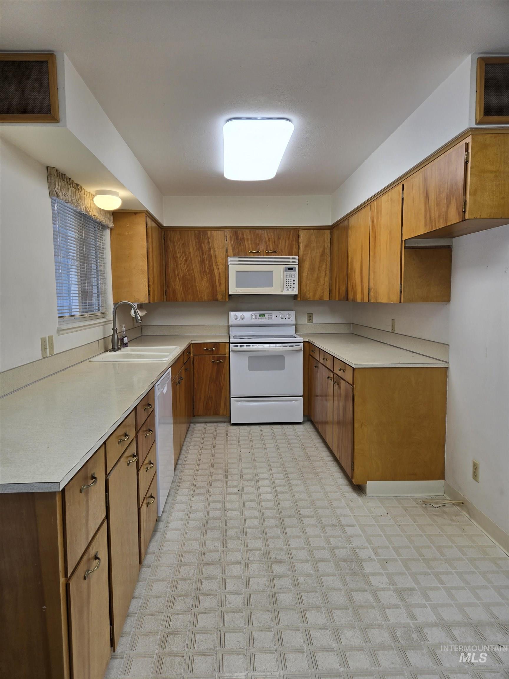 1203 Sears Dr., Ontario, Oregon 97914, 4 Bedrooms, 1.5 Bathrooms, Residential For Sale, Price $384,500,MLS 98967328