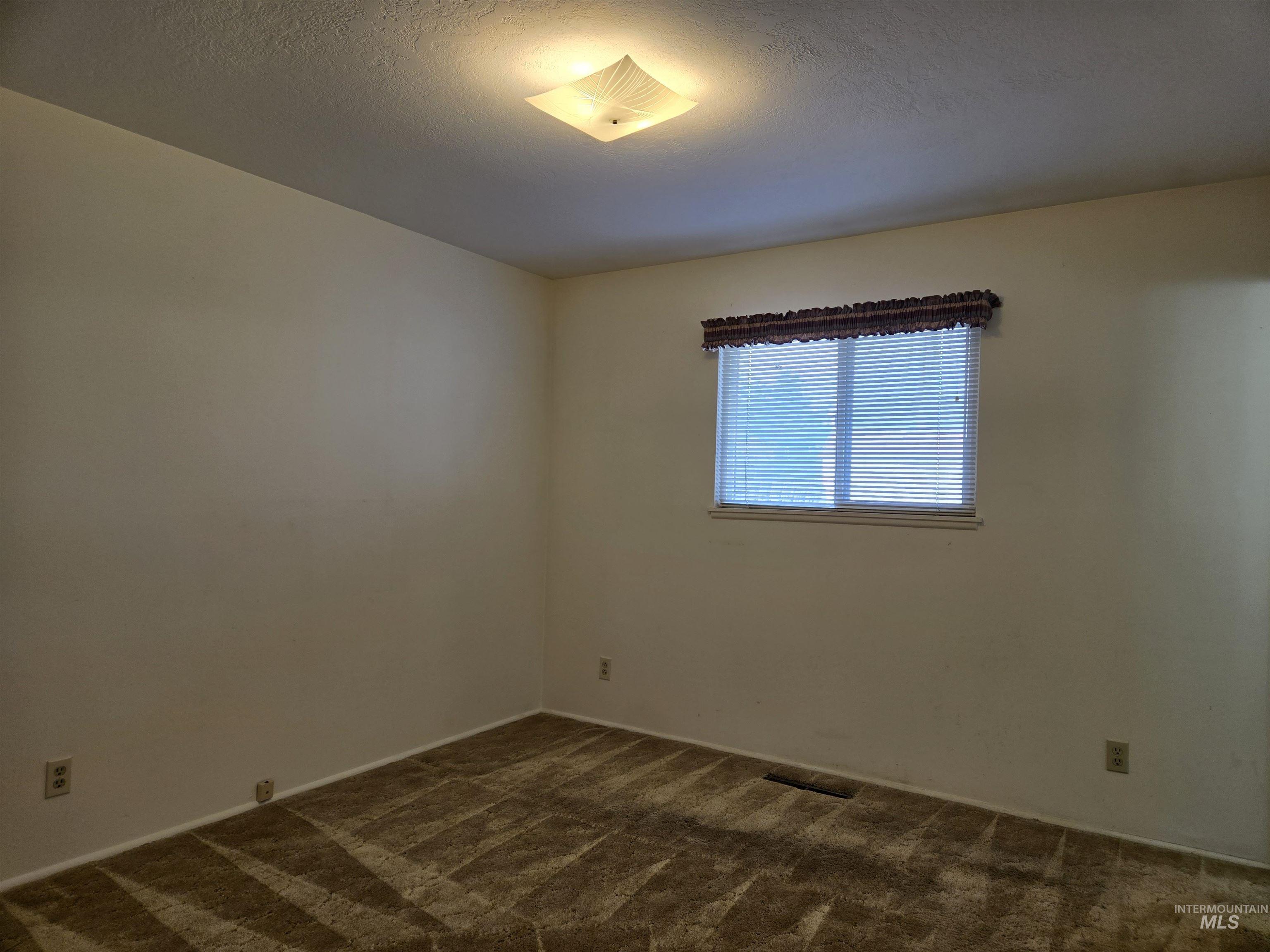 1203 Sears Dr., Ontario, Oregon 97914, 4 Bedrooms, 1.5 Bathrooms, Residential For Sale, Price $384,500,MLS 98967328