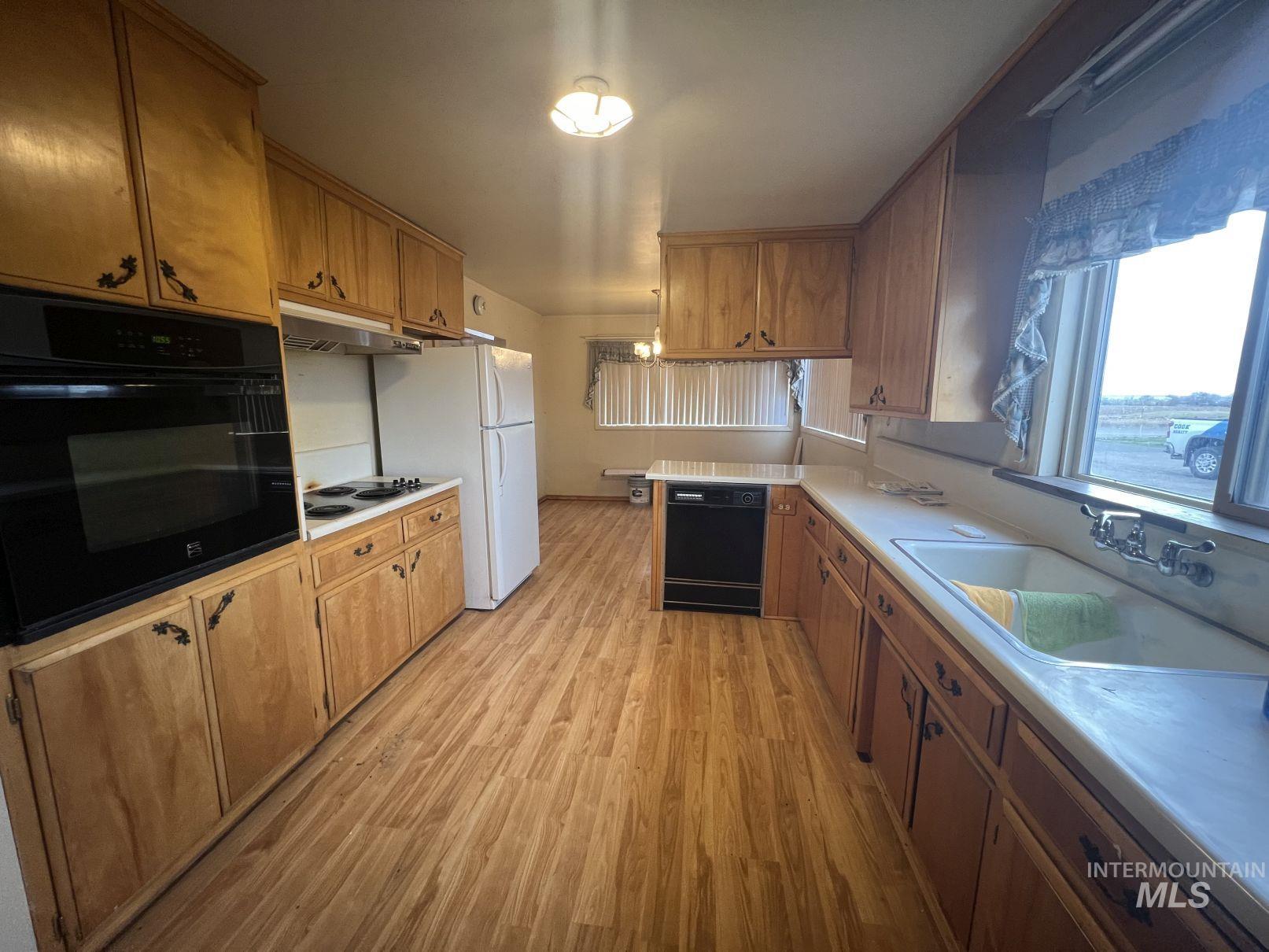 156 W 100 N, Jerome, Idaho 83338, 3 Bedrooms, 2 Bathrooms, Residential For Sale, Price $329,900,MLS 98967338