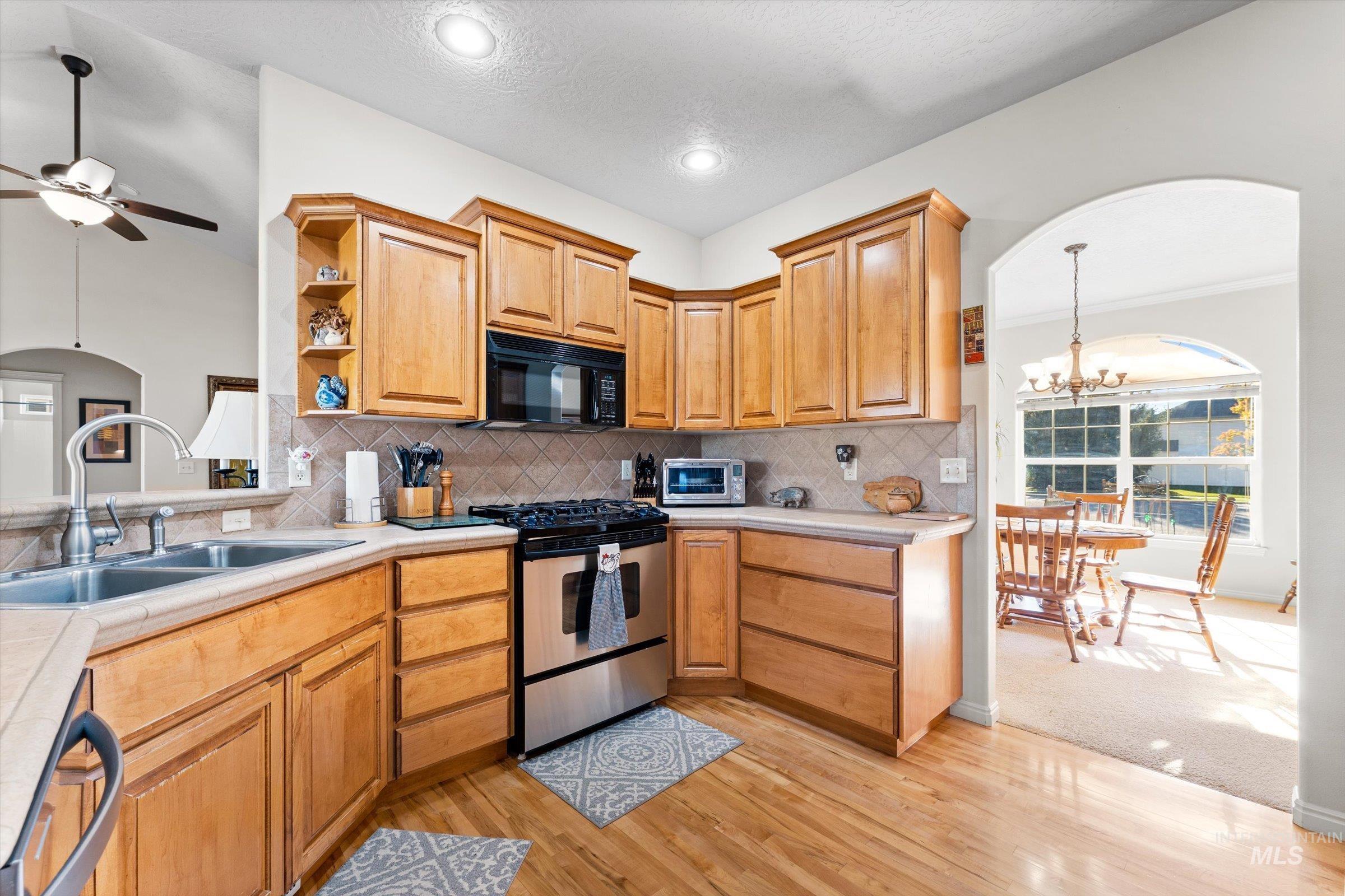 716 W Kodiak Drive, Meridian, Idaho 83642, 3 Bedrooms, 2.5 Bathrooms, Residential For Sale, Price $619,900,MLS 98967379