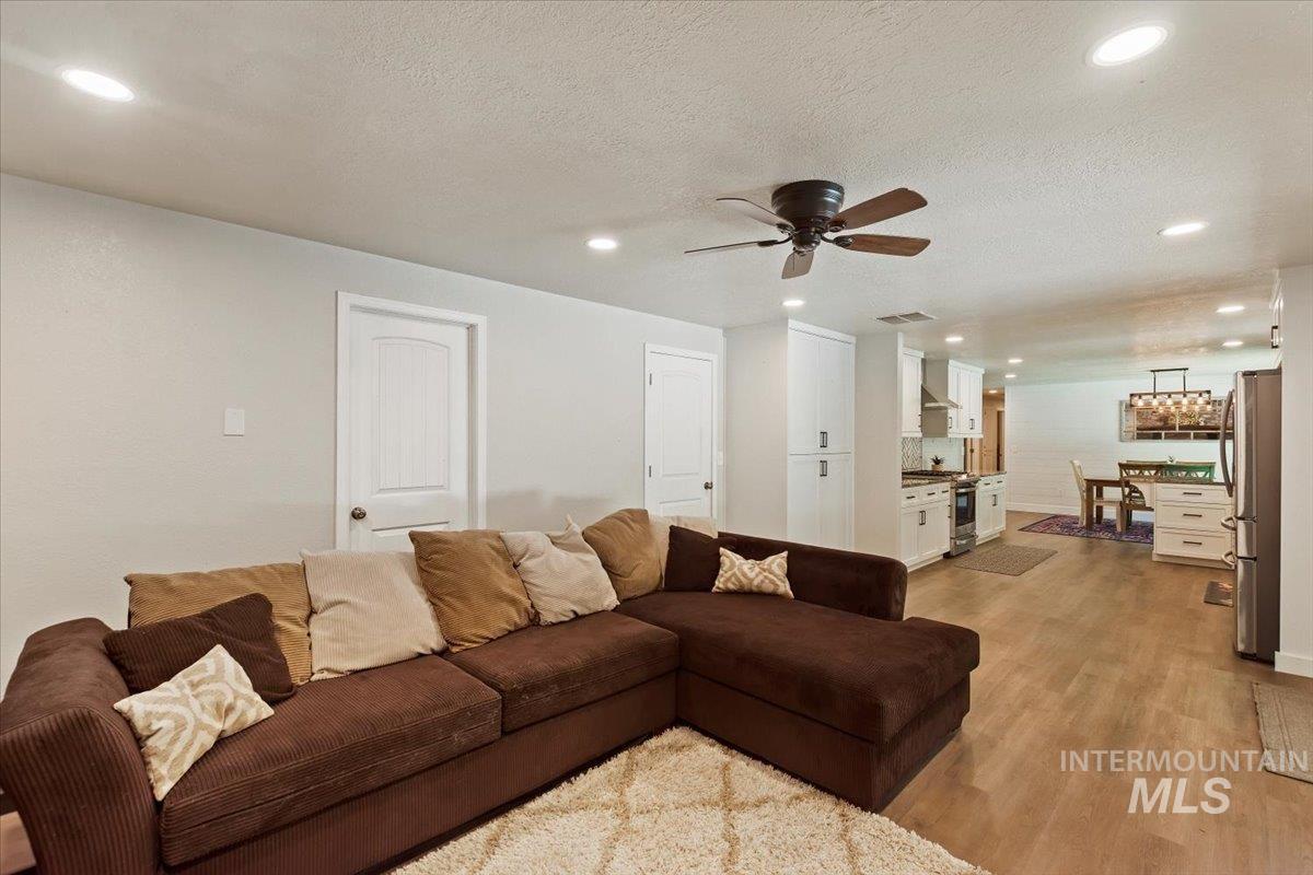 13712 Jarett St., Caldwell, Idaho 83607, 3 Bedrooms, 2.5 Bathrooms, Residential For Sale, Price $524,900,MLS 98967389