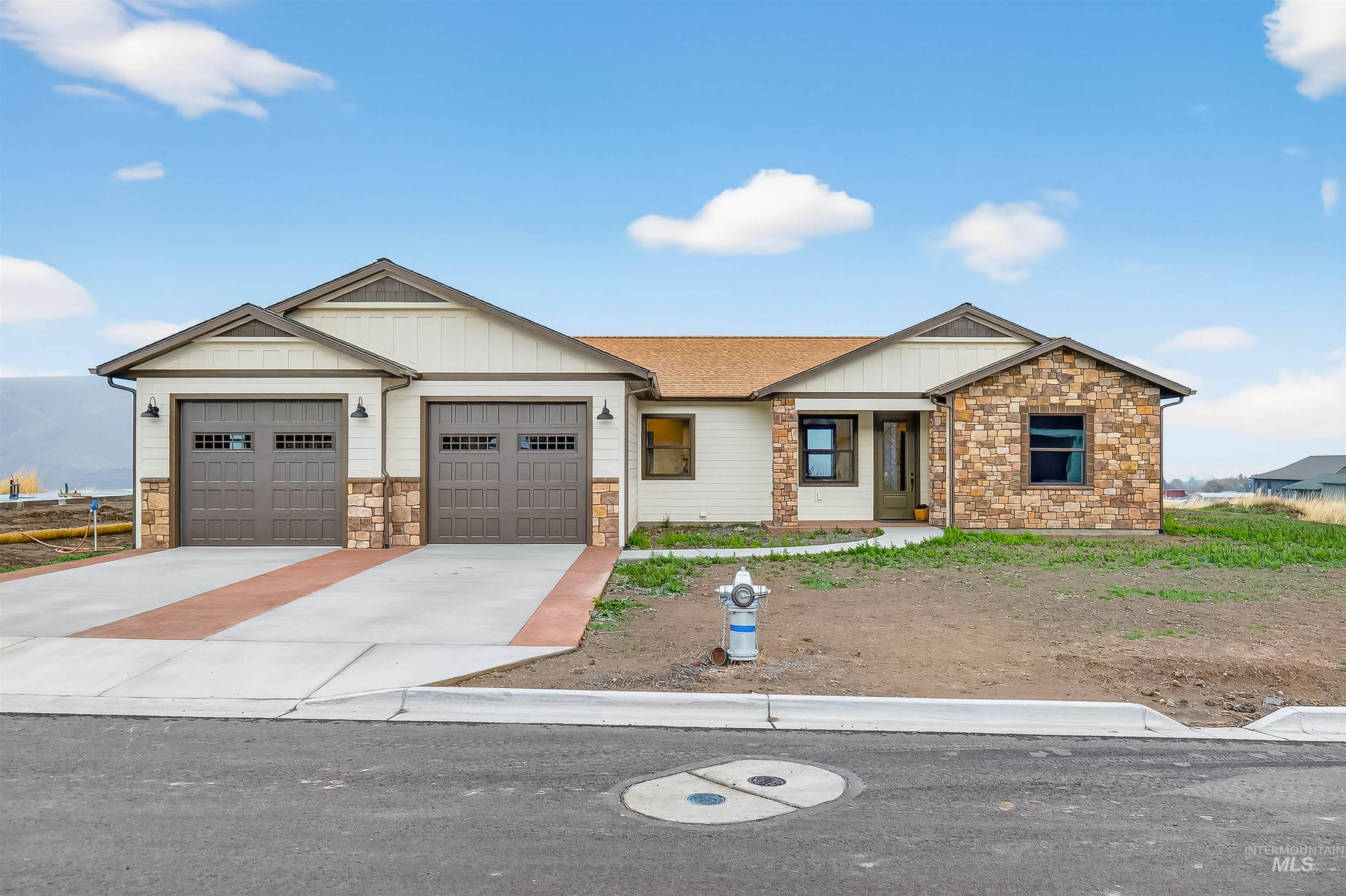 1664 Bennett Hill Dr., Clarkston, Washington 99403, 3 Bedrooms, 2 Bathrooms, Residential For Sale, Price $529,000,MLS 98967391