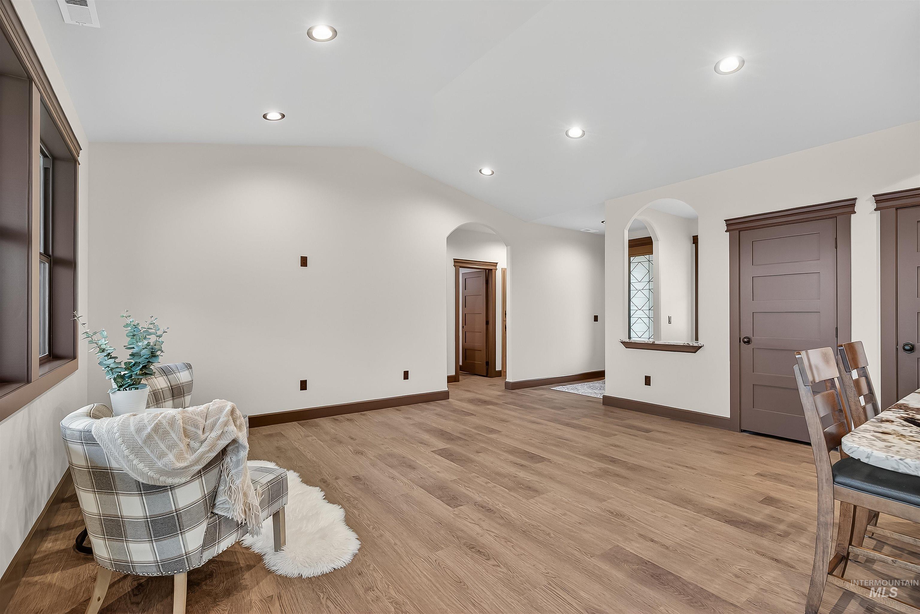 1664 Bennett Hill Dr., Clarkston, Washington 99403, 3 Bedrooms, 2 Bathrooms, Residential For Sale, Price $529,000,MLS 98967391