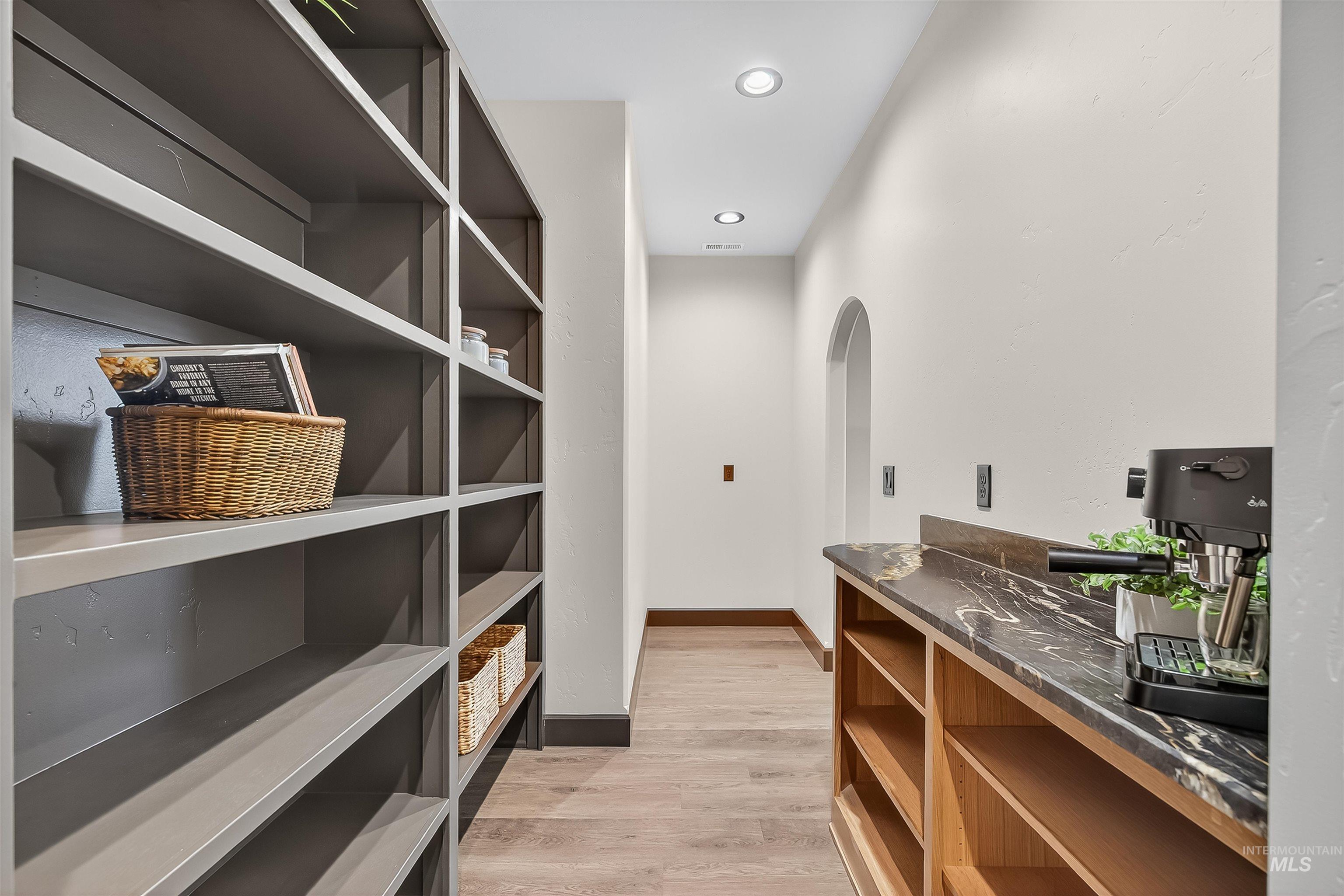 1664 Bennett Hill Dr., Clarkston, Washington 99403, 3 Bedrooms, 2 Bathrooms, Residential For Sale, Price $529,000,MLS 98967391