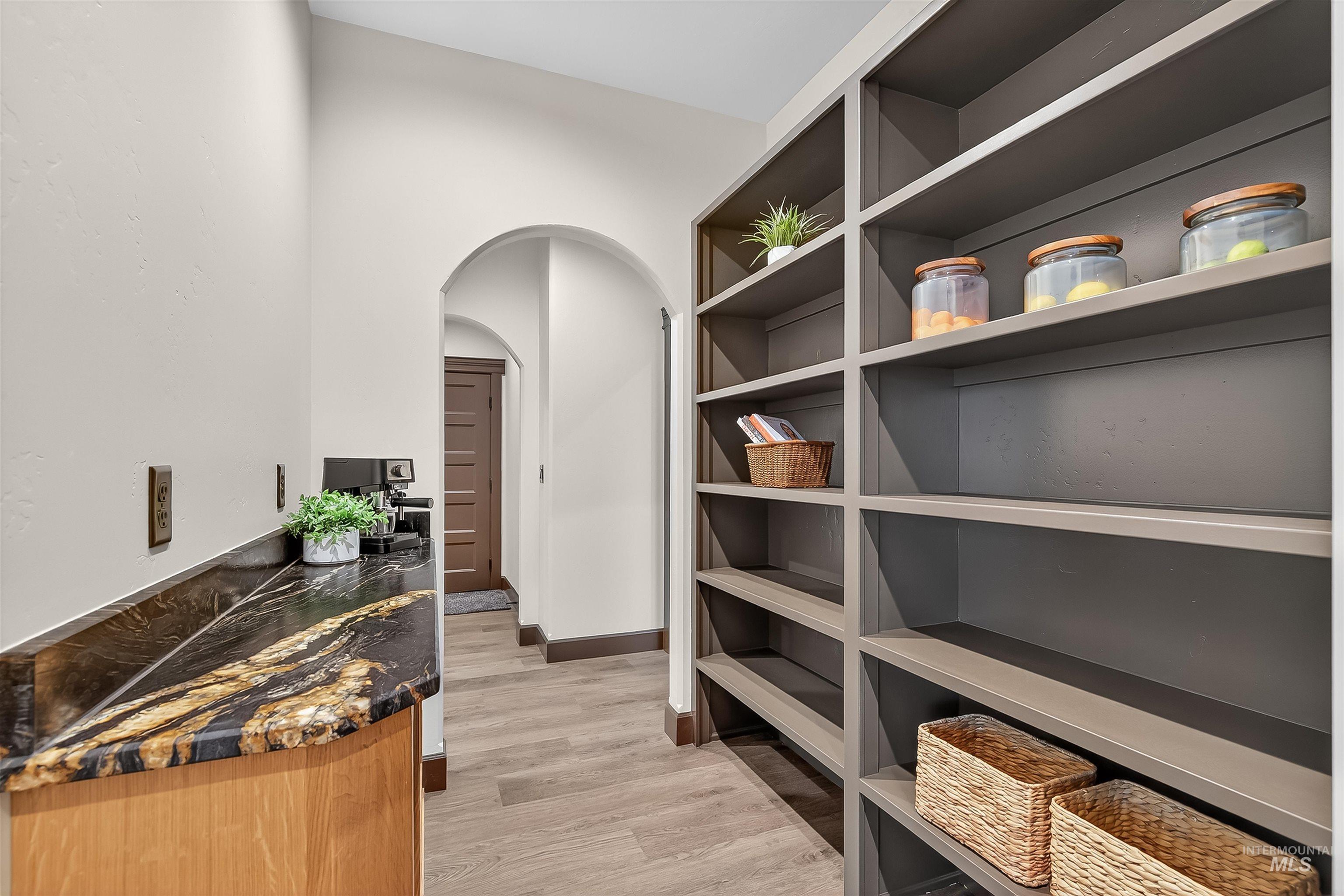 1664 Bennett Hill Dr., Clarkston, Washington 99403, 3 Bedrooms, 2 Bathrooms, Residential For Sale, Price $529,000,MLS 98967391