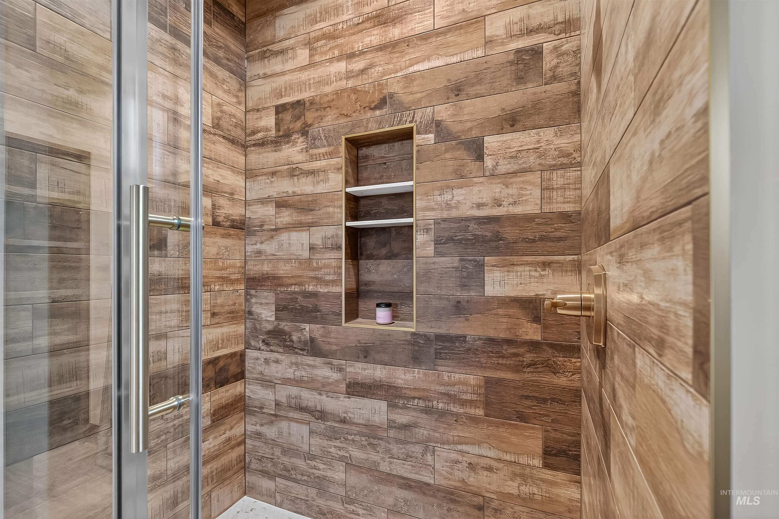 1664 Bennett Hill Dr., Clarkston, Washington 99403, 3 Bedrooms, 2 Bathrooms, Residential For Sale, Price $529,000,MLS 98967391