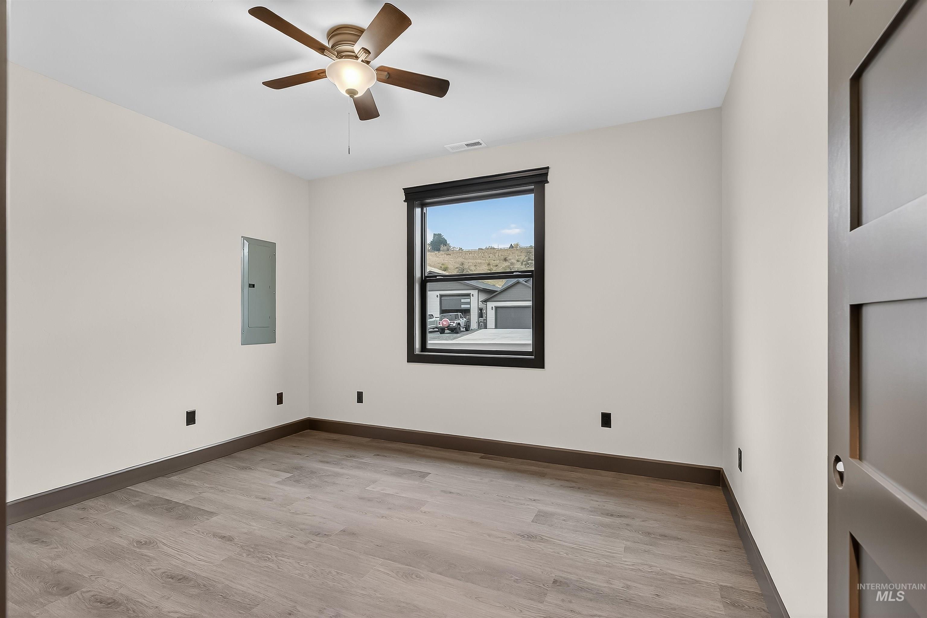 1664 Bennett Hill Dr., Clarkston, Washington 99403, 3 Bedrooms, 2 Bathrooms, Residential For Sale, Price $529,000,MLS 98967391