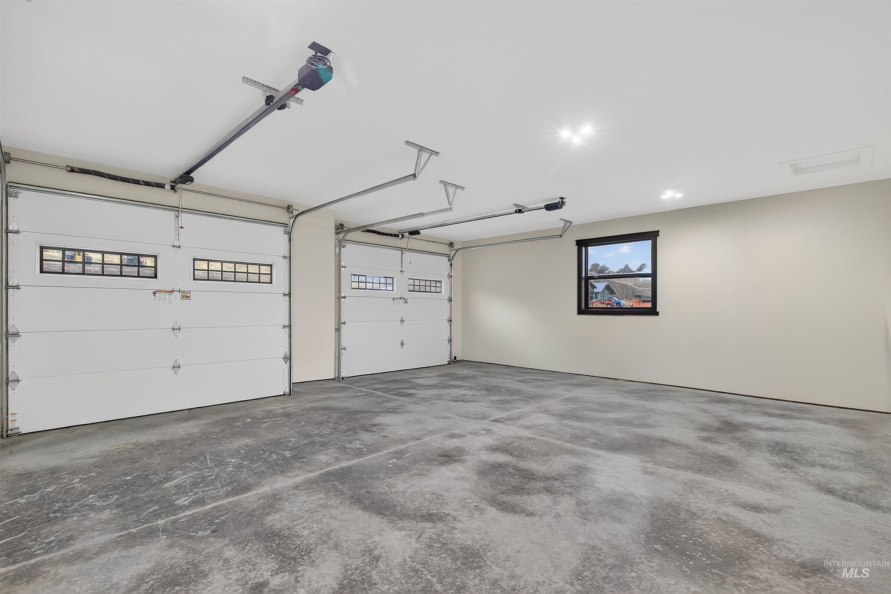 1664 Bennett Hill Dr., Clarkston, Washington 99403, 3 Bedrooms, 2 Bathrooms, Residential For Sale, Price $529,000,MLS 98967391