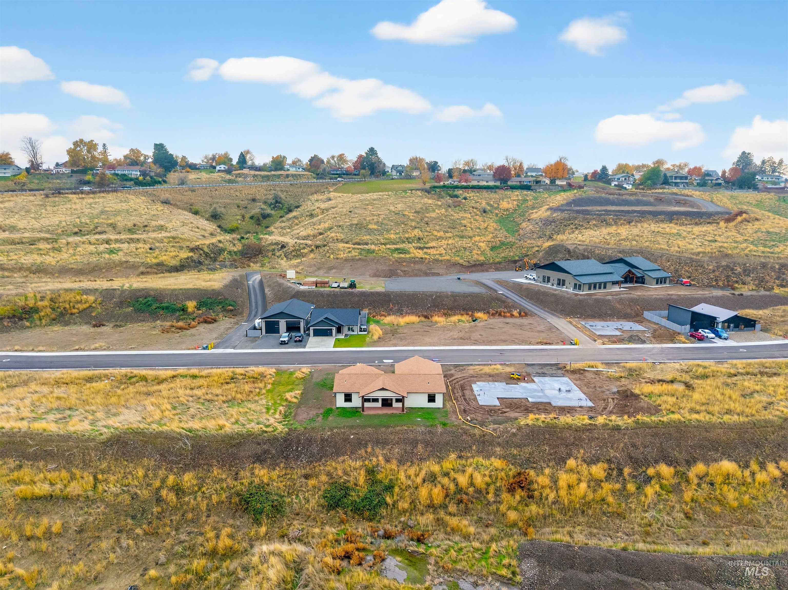 1664 Bennett Hill Dr., Clarkston, Washington 99403, 3 Bedrooms, 2 Bathrooms, Residential For Sale, Price $529,000,MLS 98967391