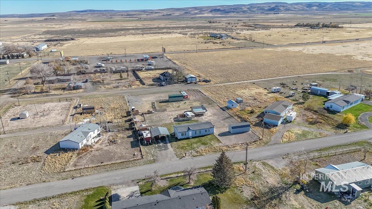 2436 B Oakley Ave, Hollister, Idaho 83301, 3 Bedrooms, 2 Bathrooms, Residential For Sale, Price $327,000, 98967395