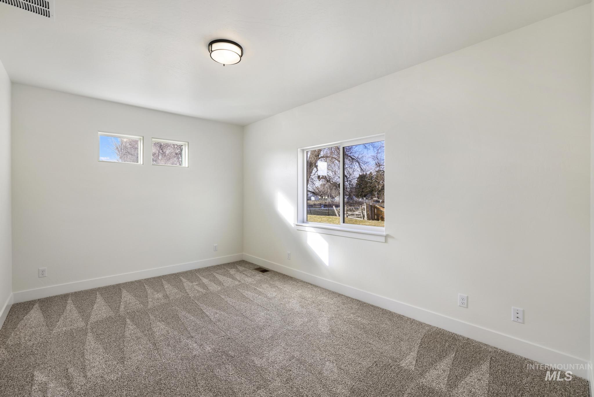 605 Glen Eagle, Jerome, Idaho 83338, 4 Bedrooms, 2 Bathrooms, Residential For Sale, Price $415,000, 98967400