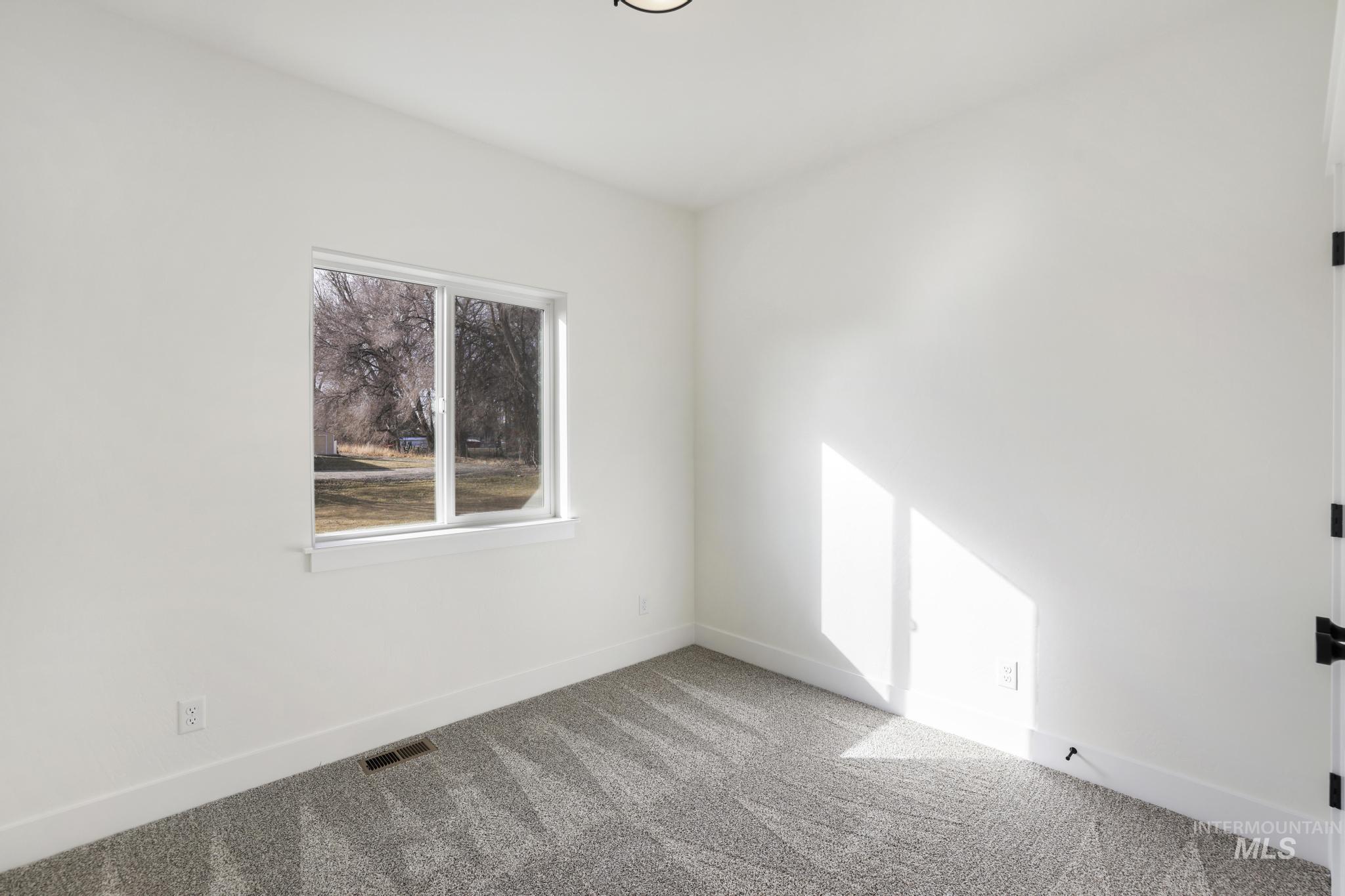 605 Glen Eagle, Jerome, Idaho 83338, 4 Bedrooms, 2 Bathrooms, Residential For Sale, Price $415,000, 98967400