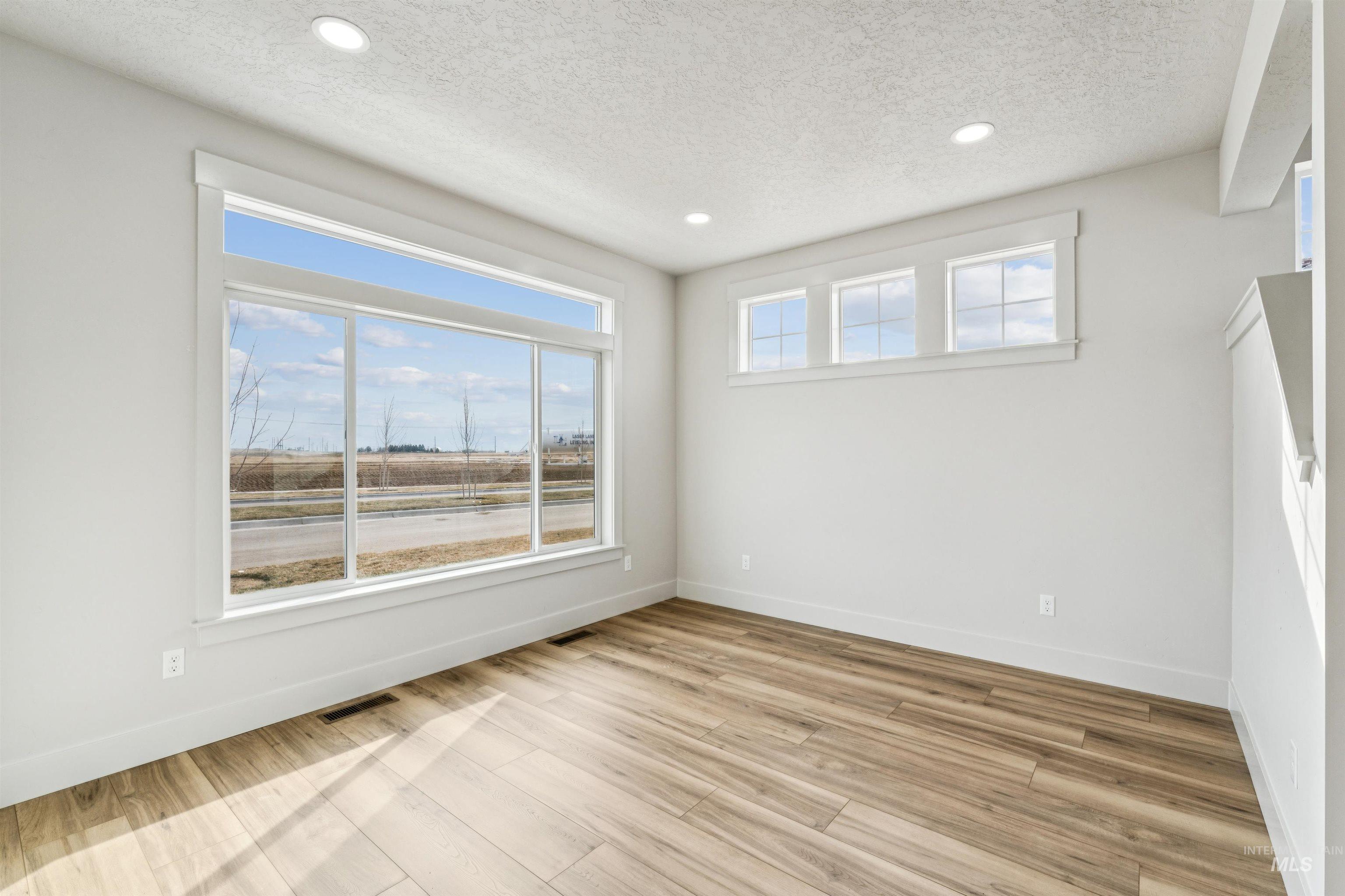 320 E Mayfield Springs Blvd, Mayfield, Idaho 83716, 3 Bedrooms, 2.5 Bathrooms, Residential For Sale, Price $469,000, 98967402