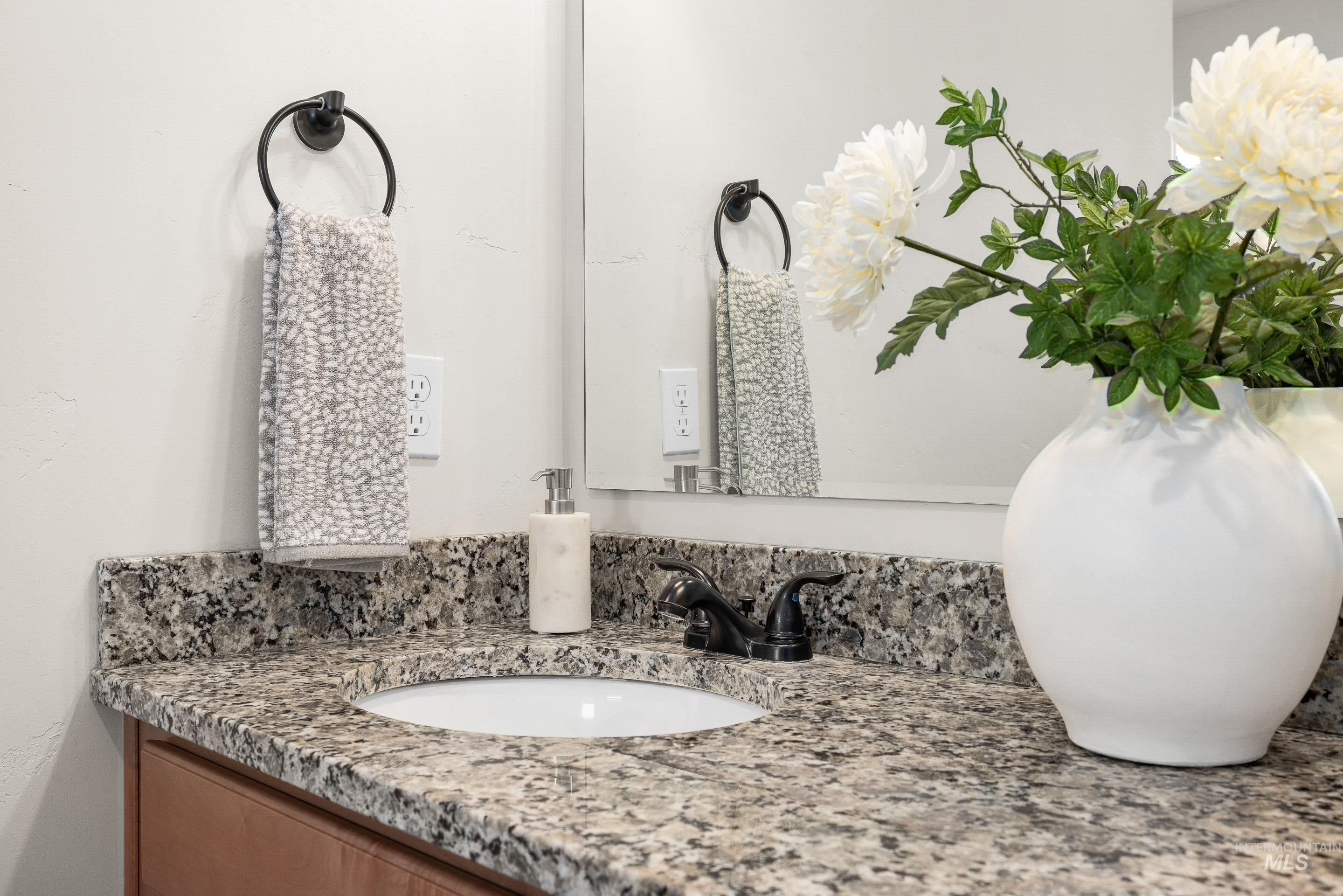 5685 W Song Sparrow St, Boise, Idaho 83714, 3 Bedrooms, 2 Bathrooms, Residential For Sale, Price $460,000,MLS 98967422